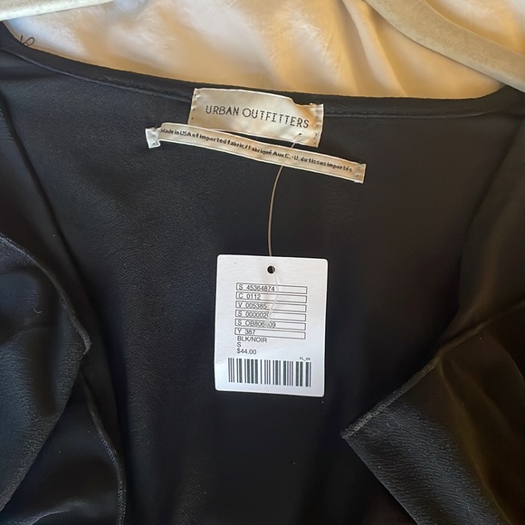 Urban Outfitters Cropped Bell Sleeve Top - Picture 3 of 3